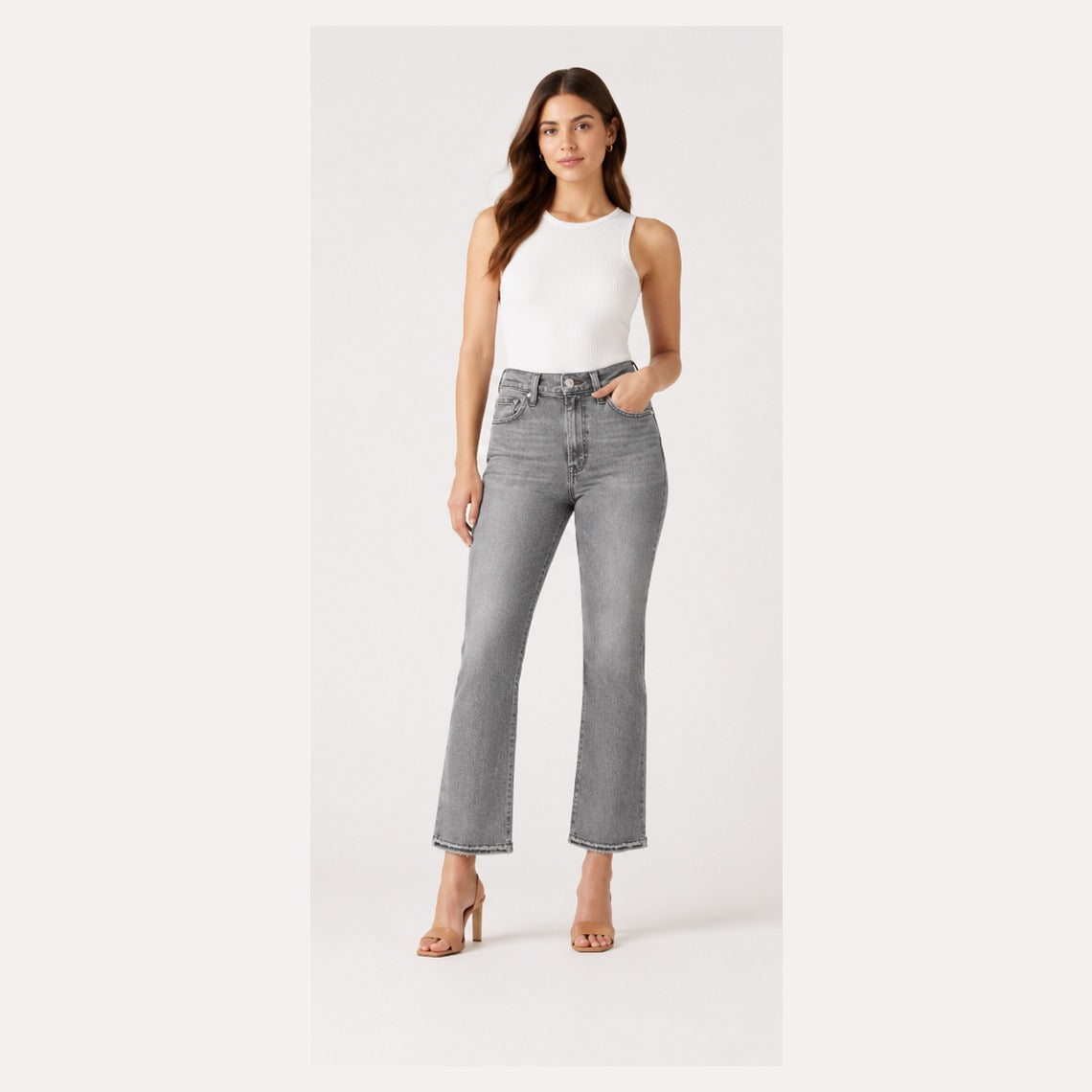 Model wearing Levi's 314 Shaping Straight Hyperstretch black size 26