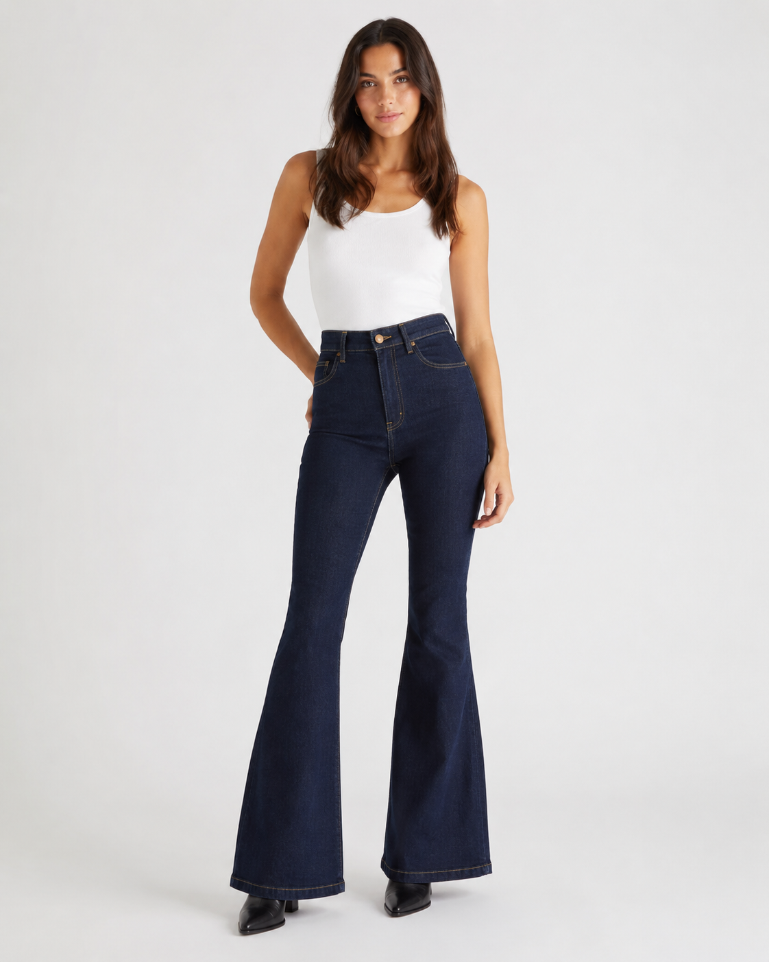 Levi’s Ribcage Bell Women’s Jeans – Dark Wash – Size 26 - image 3