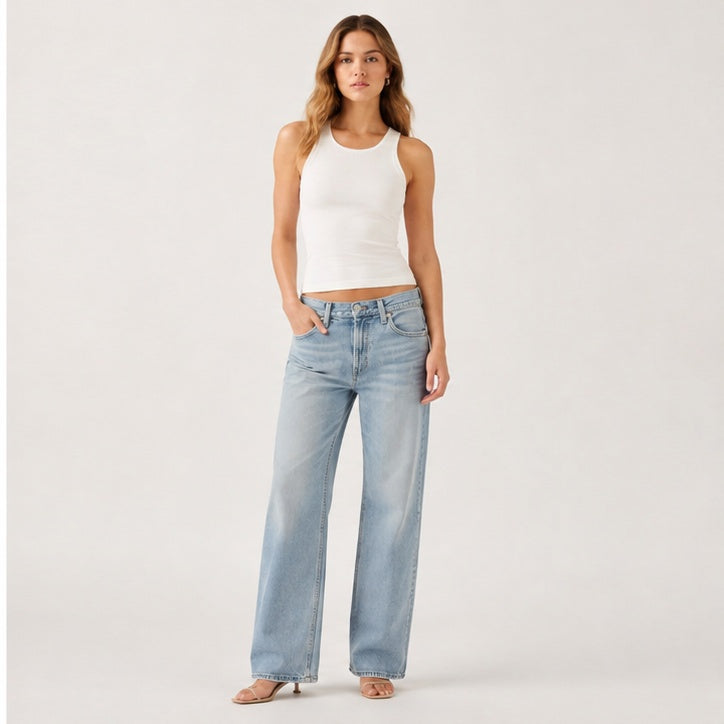 Levi's Low Loose Women's Jeans Light Blue Size 25 – model wearing