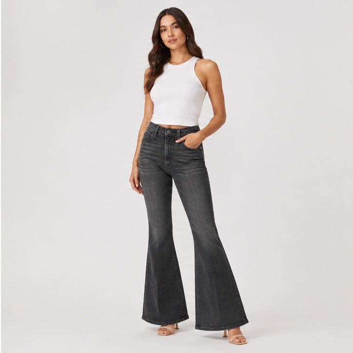 Levi's Ribcage Bells Tri-Lux Women's Jeans Black Size 32 – model wearing