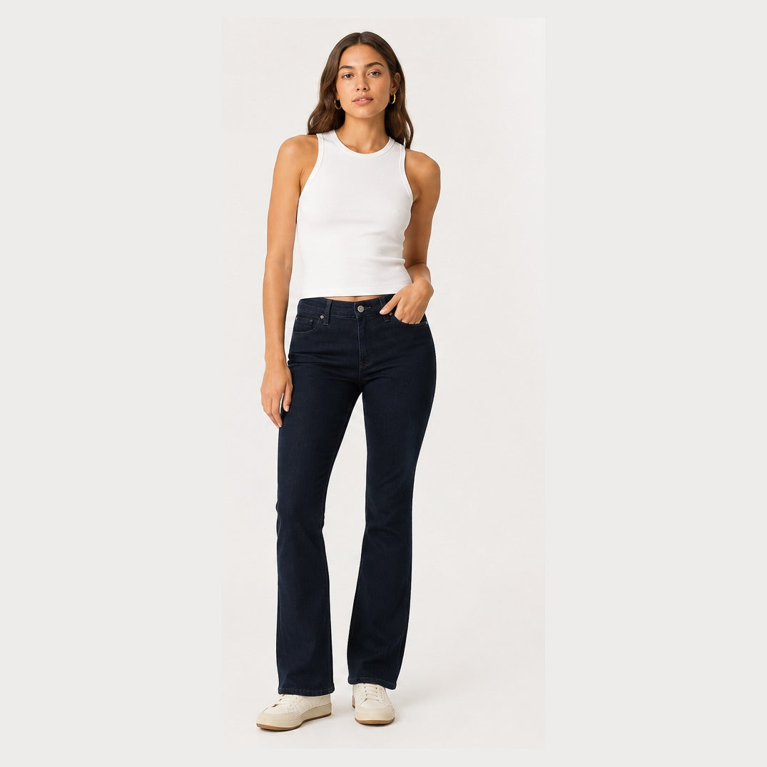 Model wearing Levi's Ribcage Wide Leg mid blue size 27