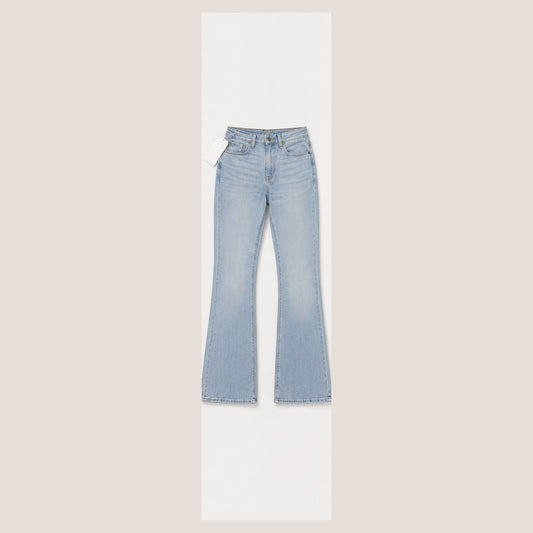 Levi's Wedgie Straight dark indigo size 27, front view