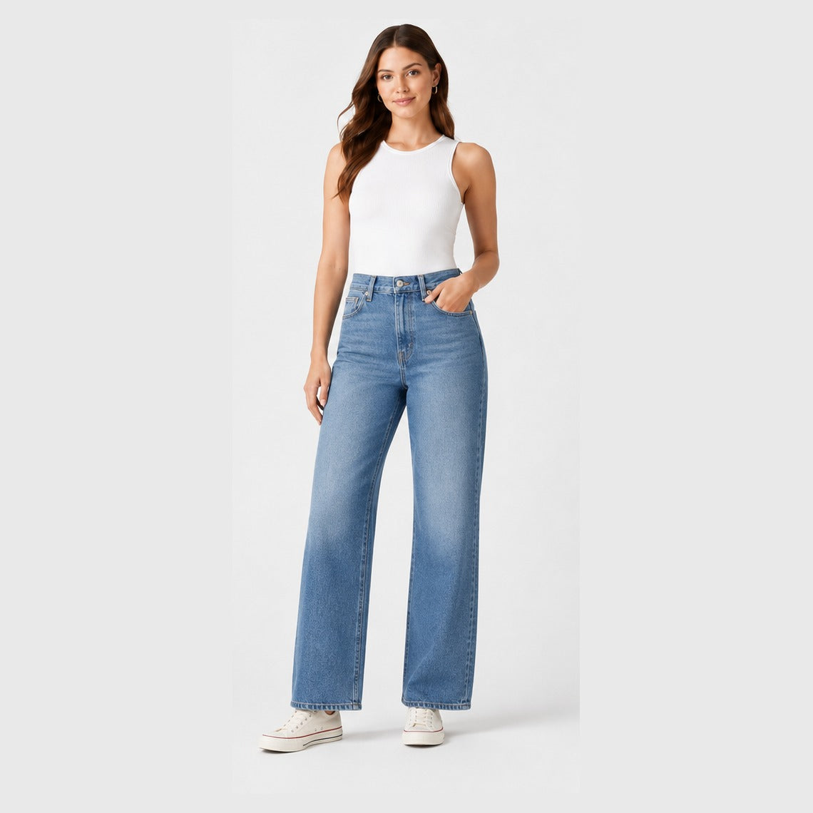 Model wearing Levi's '94 Baggy mid blue size 27