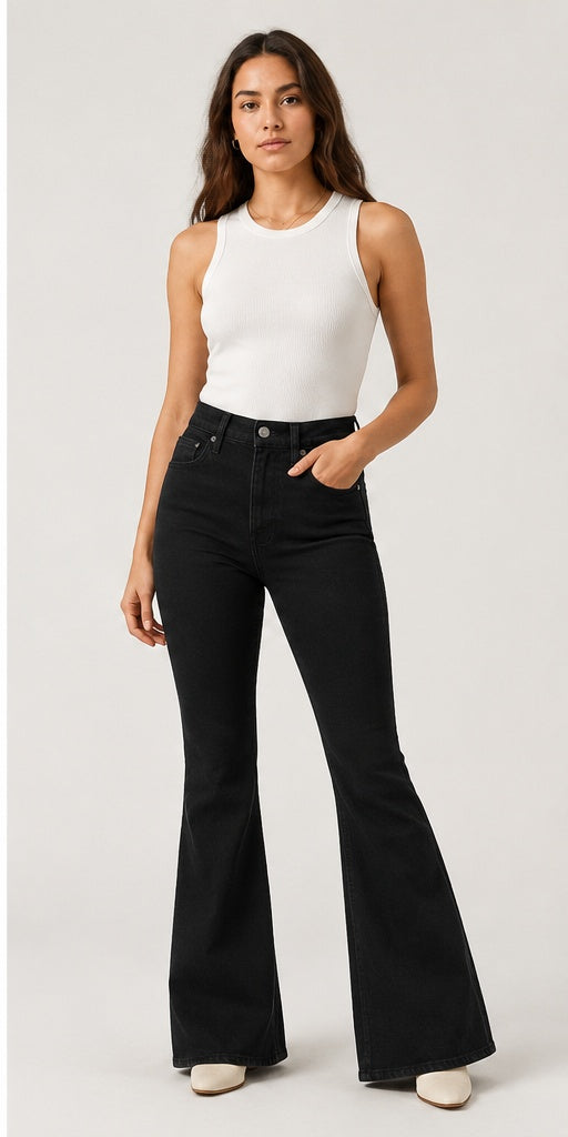 Levi's 314 Shaping Straight Women's Jeans Grey Wash Size 30 – model wearing