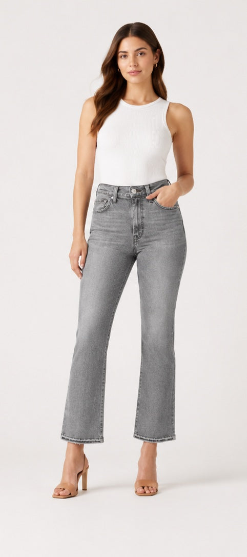 Levi's 501 Original Women's Jeans Grey Wash Size 30 – model wearing