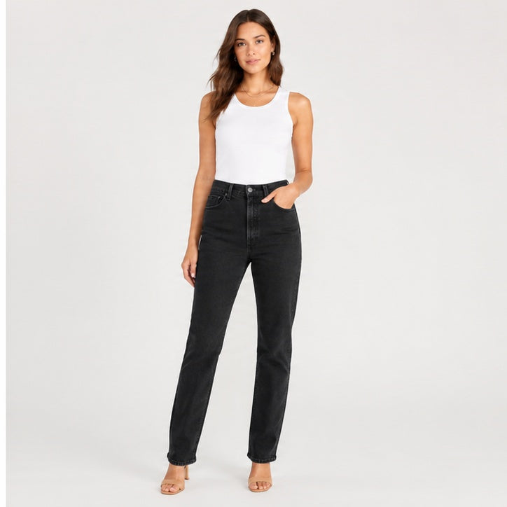 Levi's 724 High-Rise Slim Straight Women's Jeans Black Size 24 – model wearing