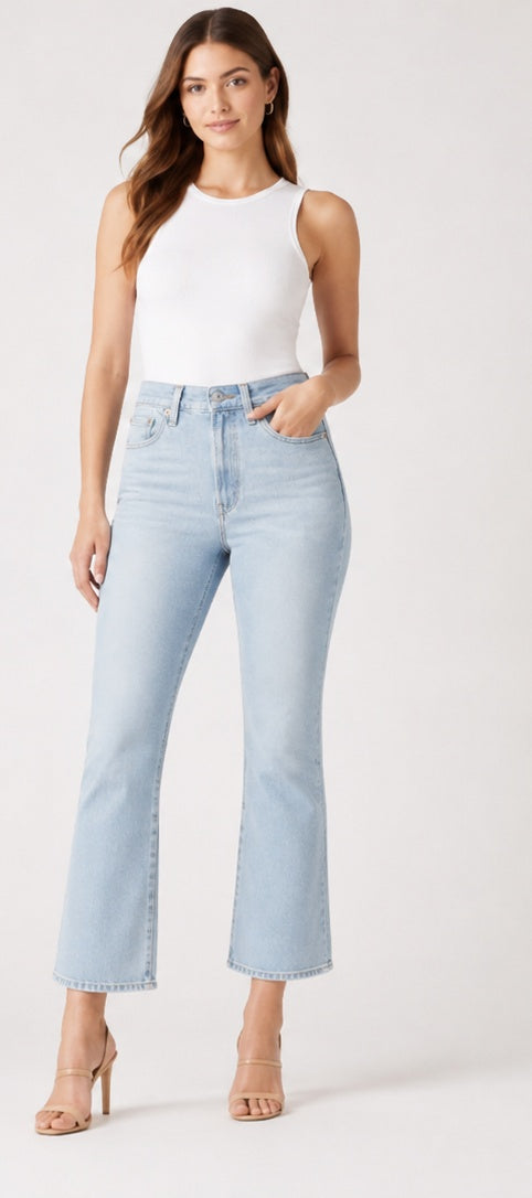 Levi's Ribcage Bootcut Cropped Women's Jeans Light Blue Size 32 – model wearing